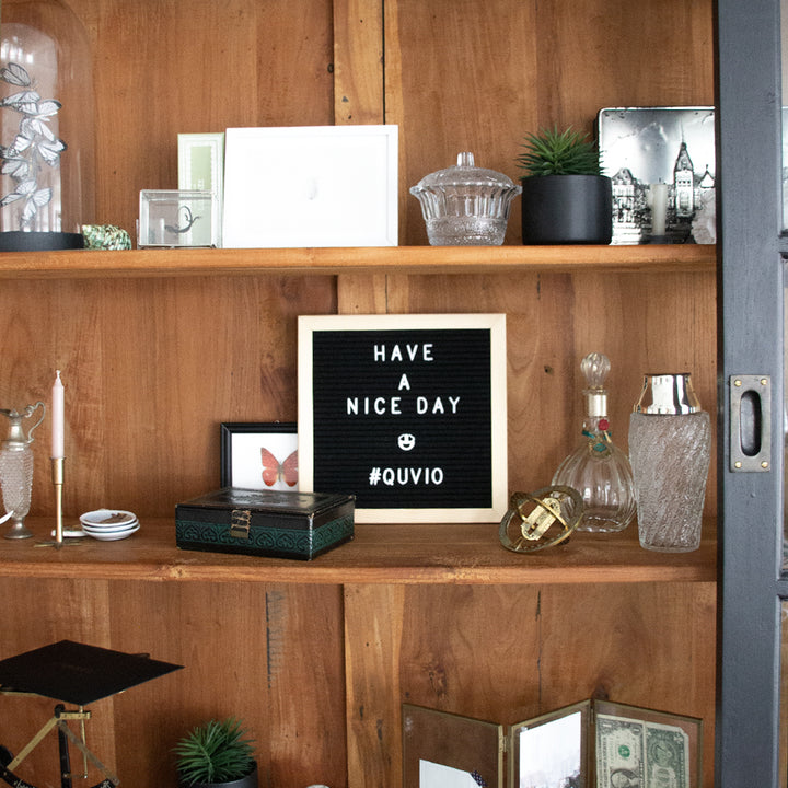 QUVIO Letterbord zwart met houten lijst (3)