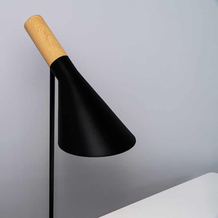 QUVIO Vloerlamp driehoek zwart - QUV5036L-BLACK (4)