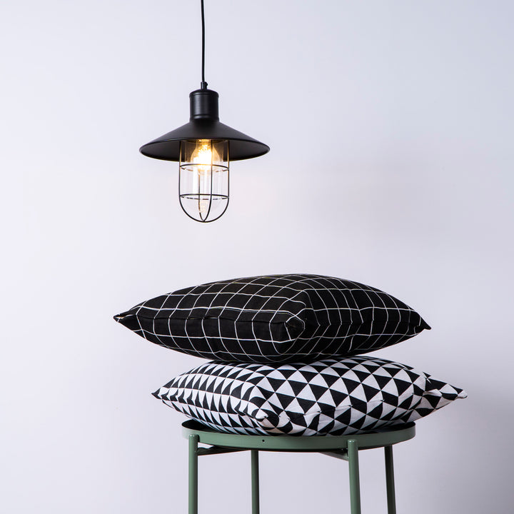 QUVIO Kussenhoes 45 x 45cm driehoekjes - Zwart en Wit (2)
