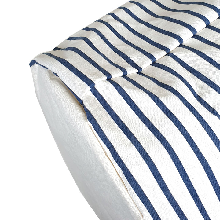 QUVIO Wasmand rond stof - Wit met blauwe strepen (1)